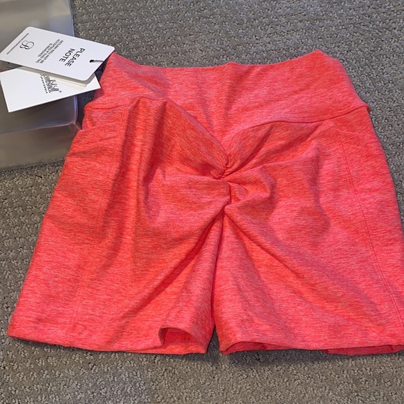 New! Bombshell Curves Shorts - Picture 5 of 5